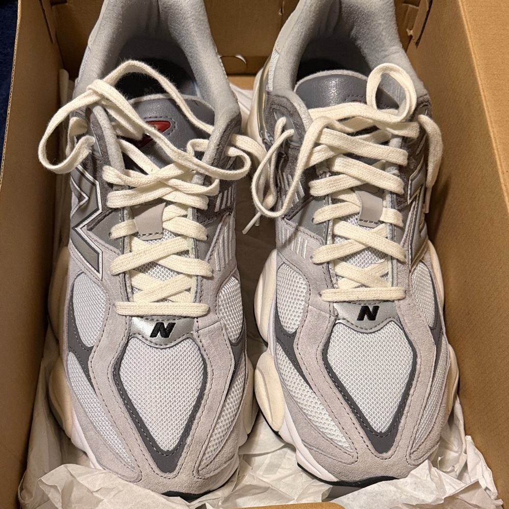 New Balance Men's White and Gray Sneakers